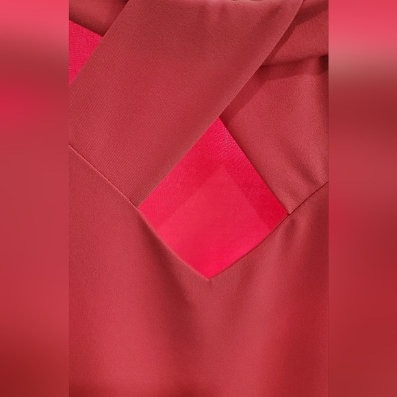 Sleeveless Top - Picture 2 of 3